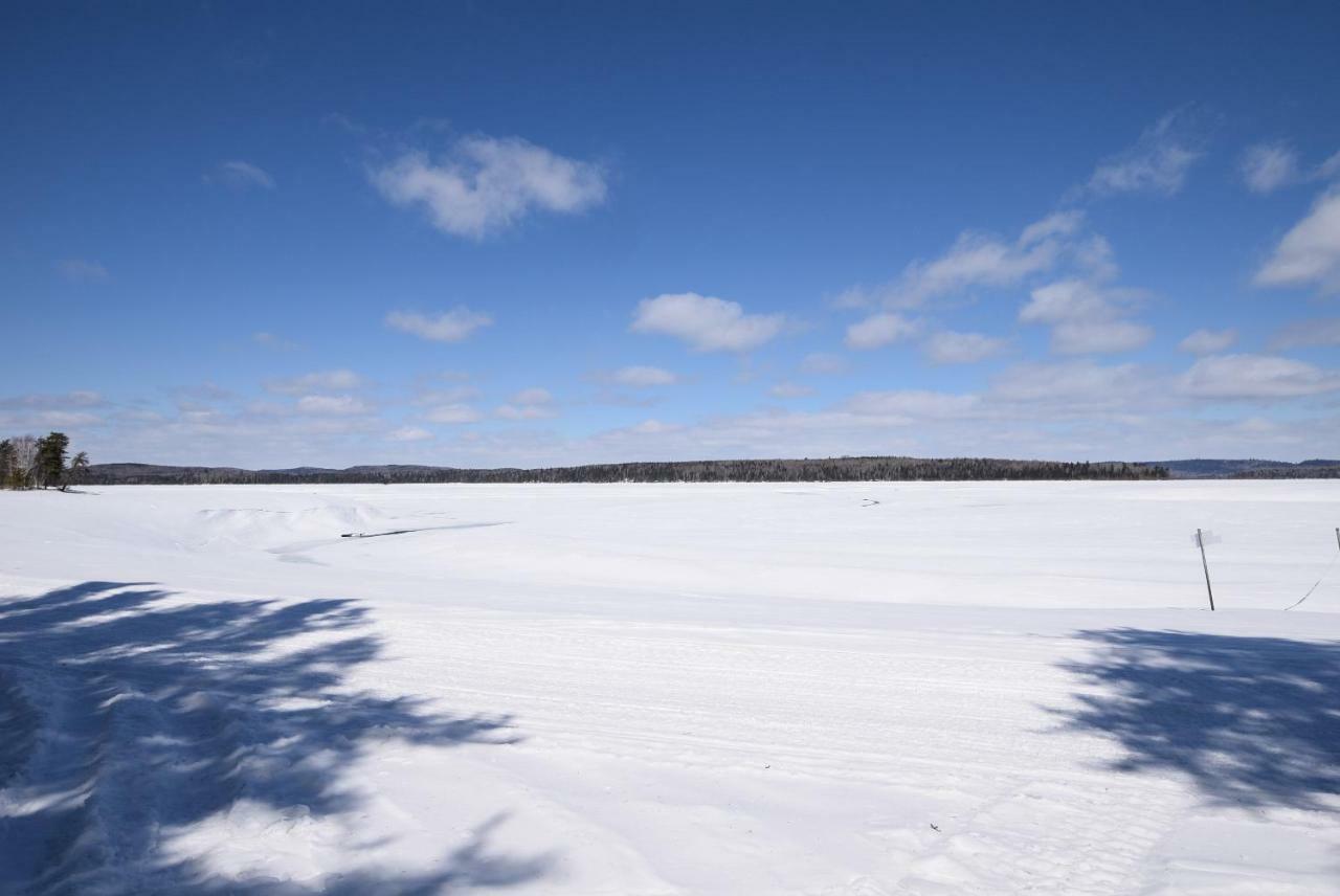 Les Condos Du Lac Taureau- Rooms & Condos Saint-Michel 外观 照片
